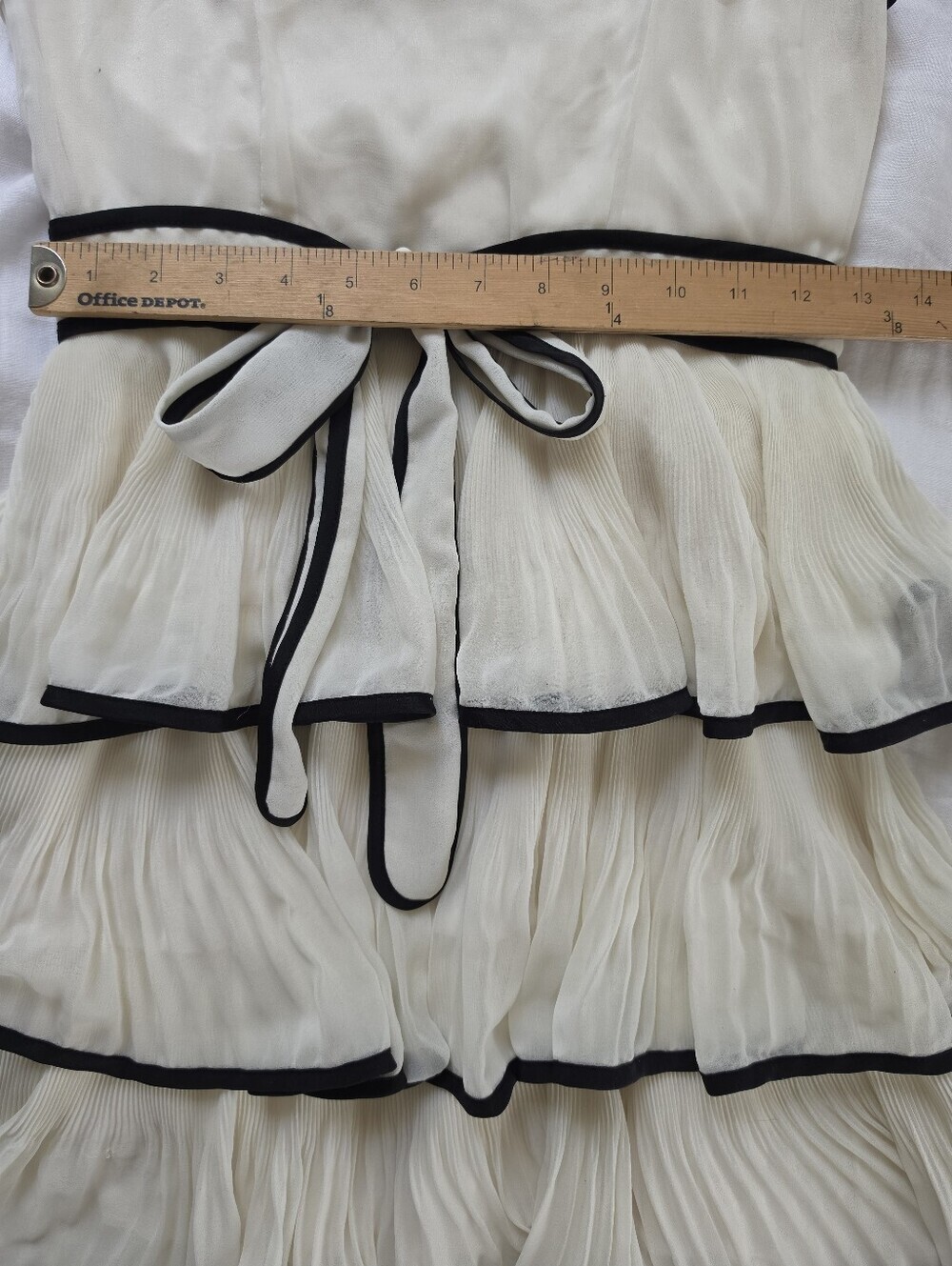 Chloe Everett Cream Tiered Mini Dress with Black Piping - Picture 4 of 8